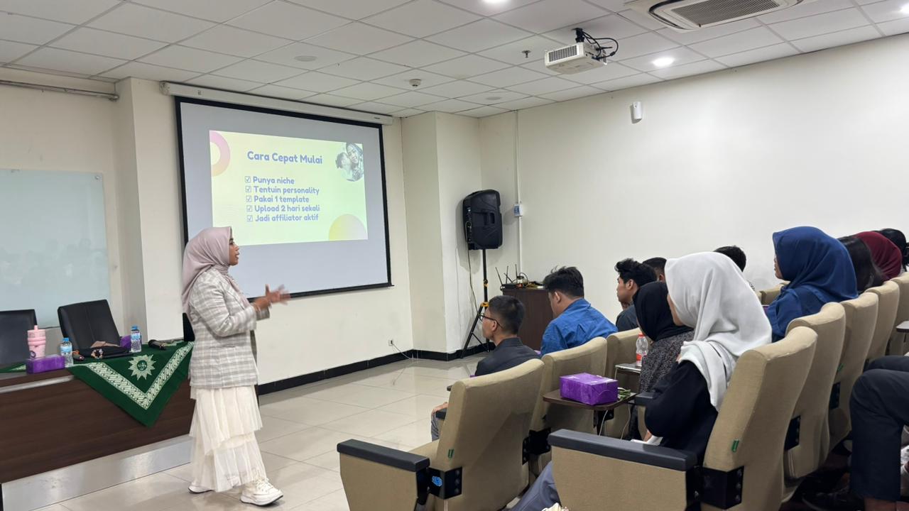 UCT-Uhamka Bekali Mahasiswa dengan Keterampilan “Cari Cuan via Medsos”, Fokus TikTok dan Branding Digital